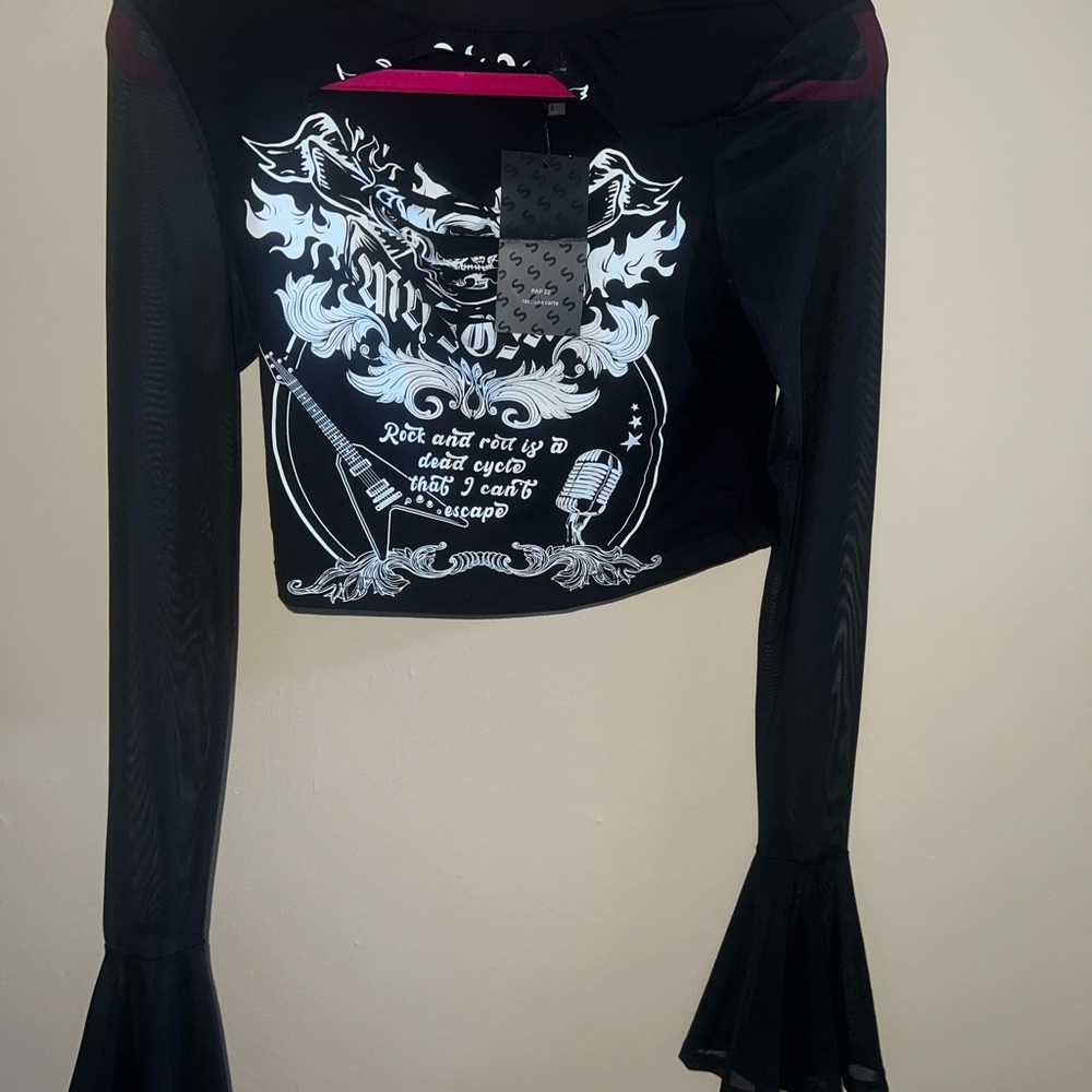 SHEIN Black Graphic Long Sleeve Top